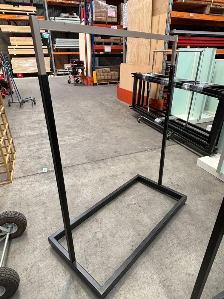 Single Rail Clothing Rack Bla