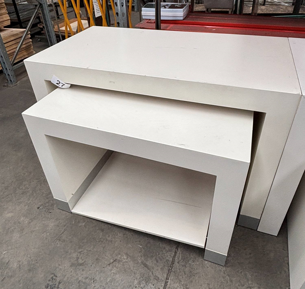 Set of 2 Display Tables - Use