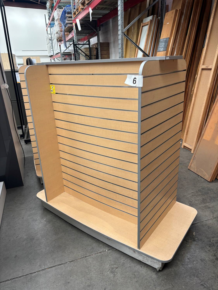 Mobile Wooden Slatwall Gondol