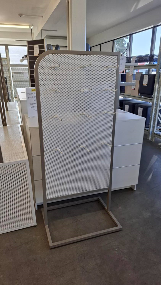 Steel Mesh Stand with Prongs