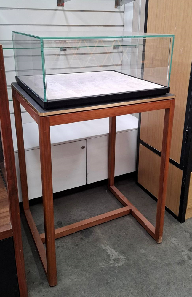 Glass Top Retail Display - Us