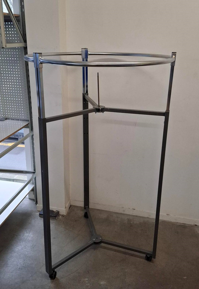 Round Clothing Rack - Used